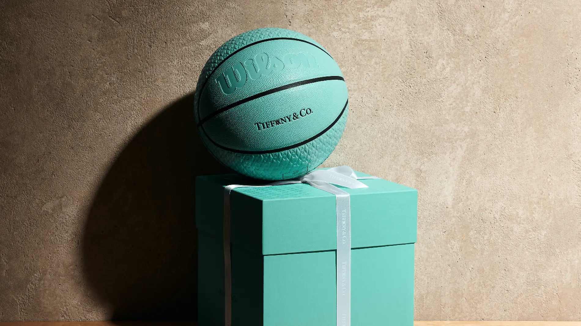 Ponen a la venta el exclusivo balón Tiffany Blue3